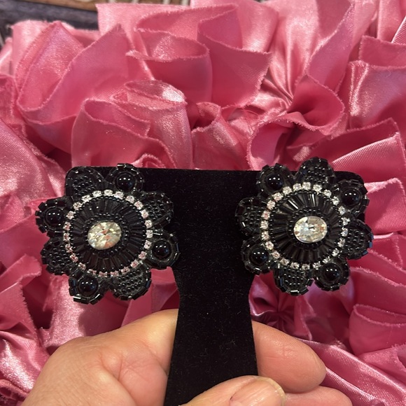 Vintage Black Beaded Bradley Levin Clip-on Flower Earrings-Boutique - Picture 7 of 10
